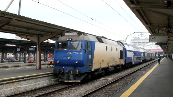 Pericol pentru trenurile spre litoral. Un angajat CFR a găsit 3 obstacole puse intenționat pe șine. Un posibil accident feroviar a fost evitat