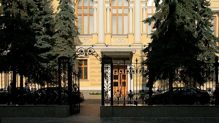 Primul faliment bancar rusesc după deconectarea de la SWIFT. Ce bancă intră în procedură de insolvență după aplicarea sancțiunilor