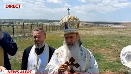 ÎPS Teodosie a oficiat slujbe pe câmpurile pârjolite din Constanța, pentru alungarea SECETEI