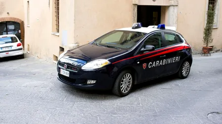 Un român de 50 de ani din Italia și-a BĂTUT vecinii cu o coadă de mătură, deranjat că aceștia fac grătar