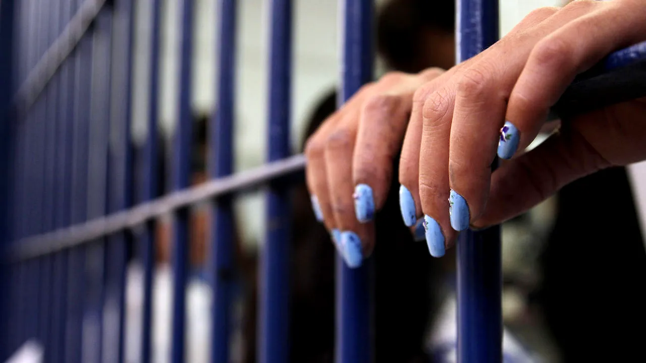 București: Tânără de 26 de ani, ARESTATĂ după ce a înjunghiat un bărbat/Victima și suspecta au mințit cu privire la modul în care s-au derulat faptele