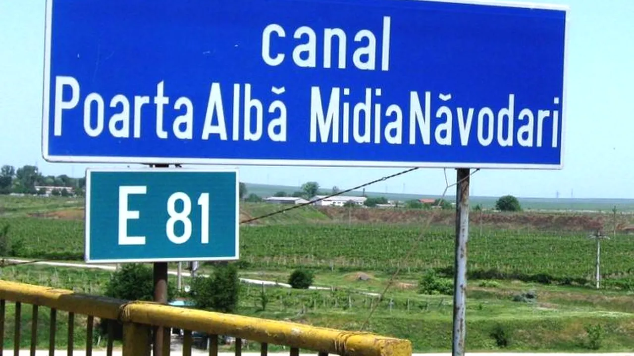 Canalului Poarta Albă - Midia Năvodari a fost poluat cu hidrocarburi. Este căutat vinovatul