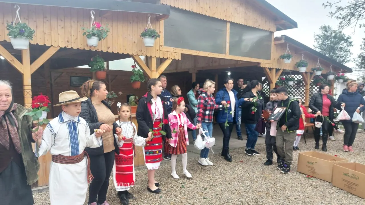 Hora de pomană de la Călărași, un obicei care se mai păstrează doar în câteva localități din Dolj (GALERIE FOTO)