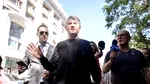 Anchetatorii au mers acasă la Cristian Pomohaci cu o mașină de numărat bani. Sumele colosale găsite în locuința fostului preot