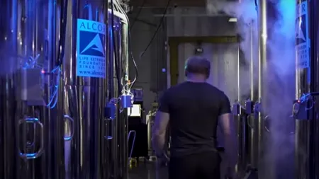 Mii de americani au plătit sume uriașe ca să-și conserve cadavrele după moarte, în speranța că vor „reînvia”. Cât costă criogenarea la o „clinică” din Arizona