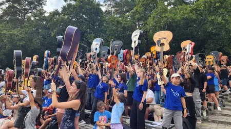Record fabulos la Guitar Meeting Festival. Peste 1.200 de chitariști, inclusiv Adi Despot și Alin Dincă, au cântat la unison