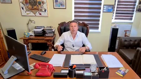 Primarul care și-a filmat fata în timp ce o umilea șochează din nou. O altă înregistrare în care își terorizează familia: „Dobitoaca dracului, retardată, îţi trag un picior în cap”