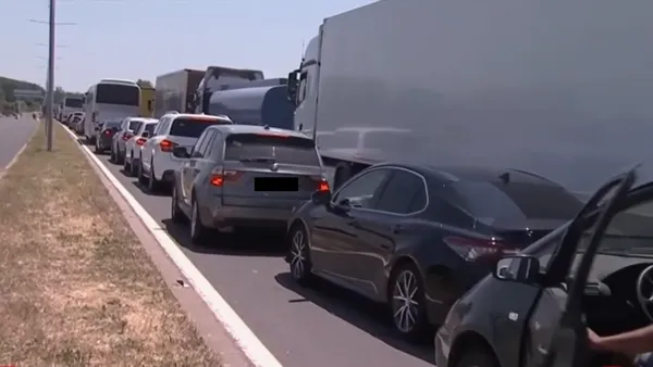 Haos la ieșirea din țară: se impun RESTRICȚII de circulație pe „Podul Prieteniei” Giurgiu-Ruse! De când vor intra în vigoare