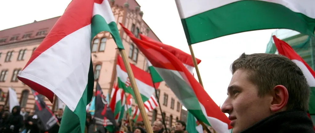 Radicalii maghiari au ieșit în stradă la Sfântu Gheorghe pentru apărarea steagului secuiesc