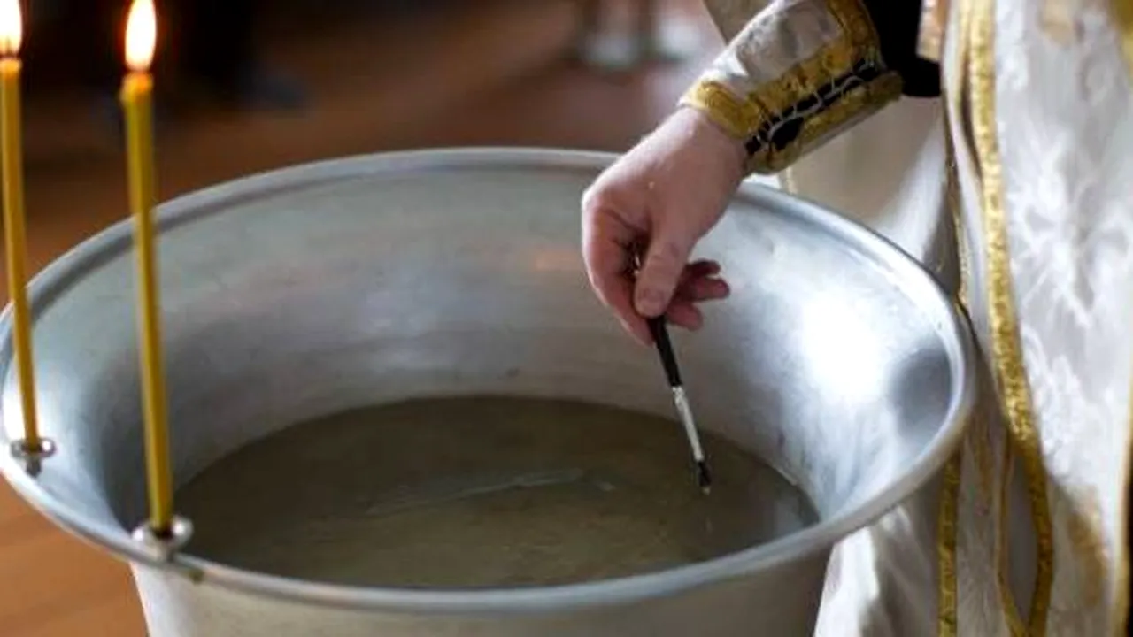 Arhiepiscopia Argeșului anunță noile măsuri pentru schimbarea ritualului de botez. ÎPS Calinic: Preoţii sunt rugaţi să respecte mai multe măsuri şi recomandări