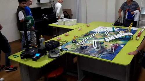 Demers inedit la Iași: S-a deschis primul laborator de robotică Ä‘intr-un liceu. Elevi și profesori, printre mentori - FOTO
