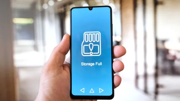 Telefonul îți spune că memoria este plină? 4 soluții simple pentru a elibera spațiu fără să ștergi fotografiile și fișierele importante