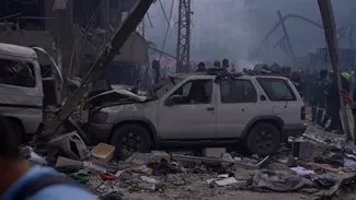 Israelul bombardează Libanul și după ce Hezbollah a anunțat că își suspendă atacurile. Cel puțin 100 de morți și răniți. Apelul premierului libanez