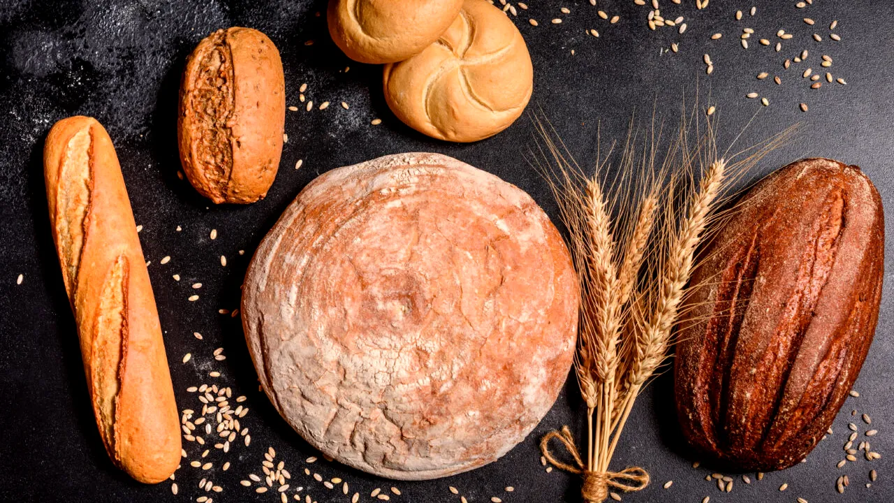 De ce e bine să pui pâinea în congelator. La ce te ajută acest TRUC