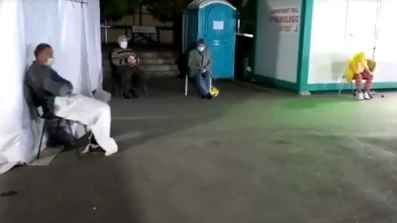 Imagini greu de vizonat. Sistemul medical din România pare căzut la pământ. Pacienți suspecți de coronavirus, ținuți chiar și 14 ore în curtea Spitalului Județean Neamț. VIDEO