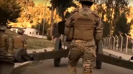 STATUL în care armata se luptă cu cetățenii dornici să revină în țară. Civilii se confruntă cu soldații la graniță