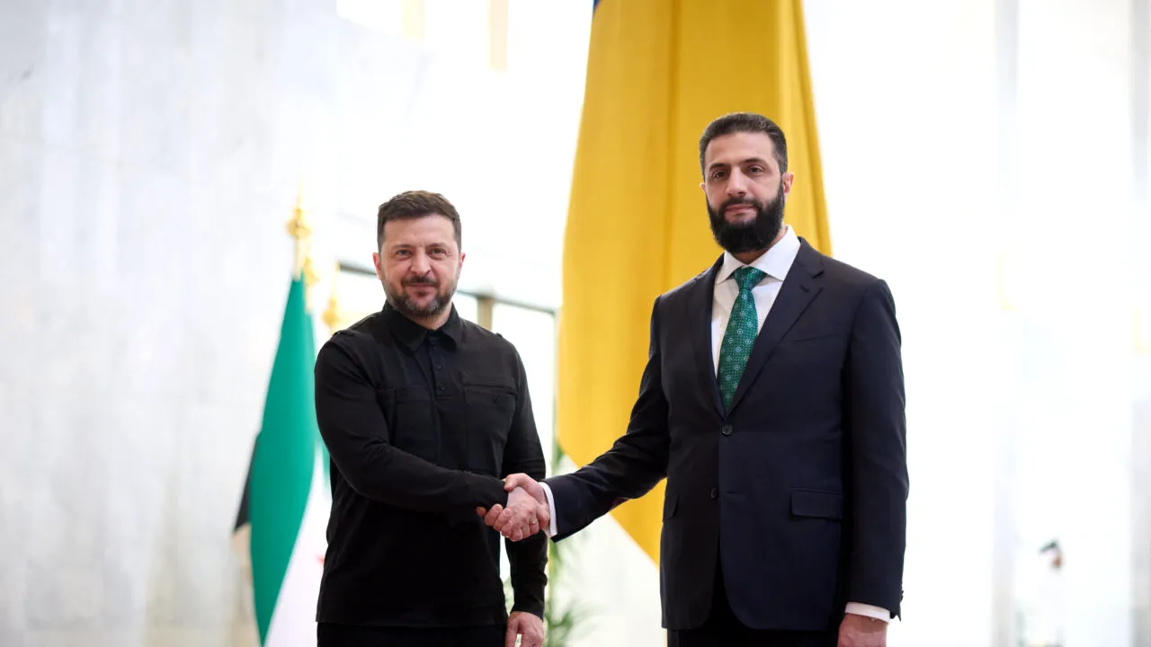 După Erdogan, Zelenski merge în vizită în Siria. Ce a discutat cu președintele sirian Ahmed al-Sharaa