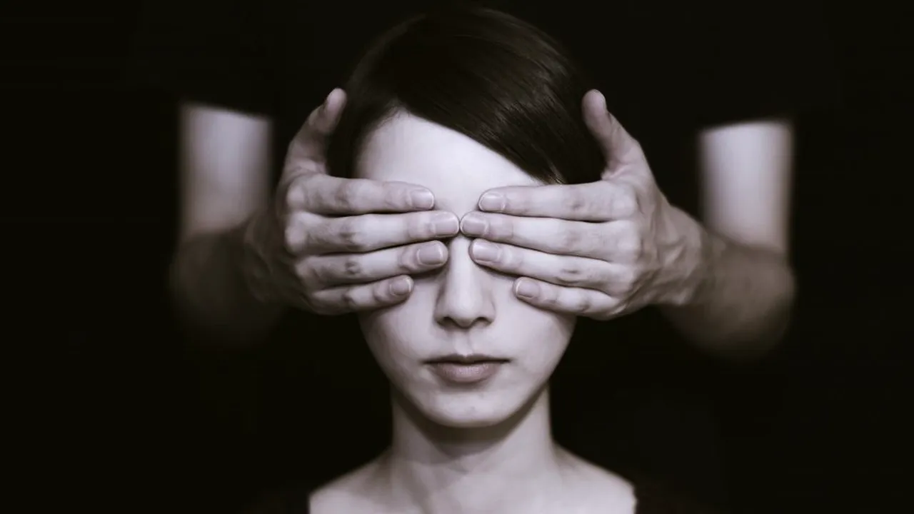 EFECTELE CORONAVIRUSULUI simțite de NEVĂZĂTORI. Nu le este permis accesul în supermarket-uri, întrucât nu ar putea respecta distanțarea socială