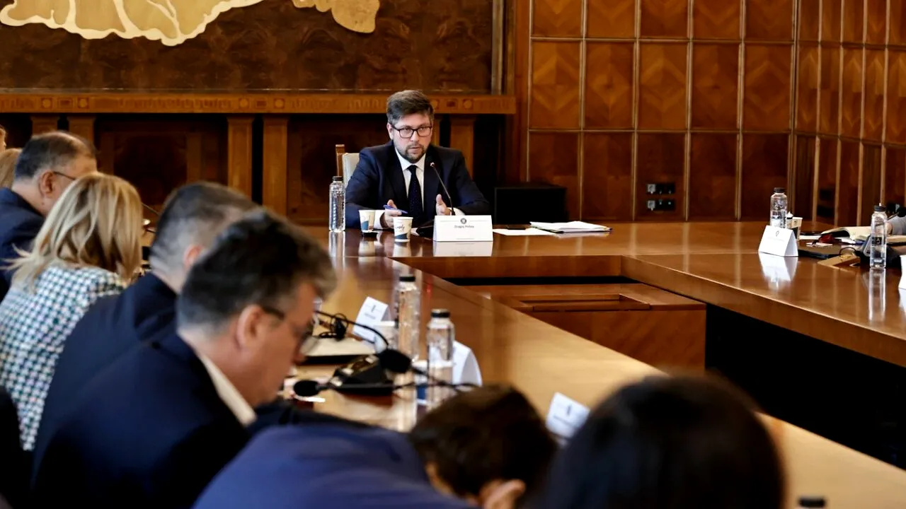 Dragoș Hotea, noul consilier al premierului în domeniul politicii EXTERNE. Ilie Bolojan: „Și-a construit cariera prin muncă și seriozitate”