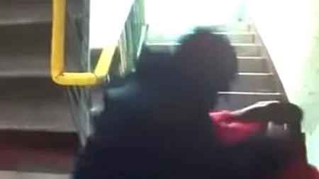 Un bărbat cu cagulă, care a atacat cu un cuțit o vânzătoare în Cluj-Napoca, a fost prins de un localnic