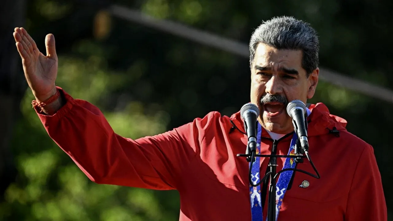 Nicolas Maduro împlinește 63 de ani și dansează rumba, în timp ce SUA lansează „o nouă fază de operațiuni sub acoperire” în Venezuela