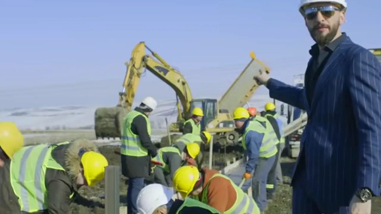 Hoții au furat roțile mașinilor folosite ca decor pe primul metru de autostradă din Moldova. Ștefan Mandachi: Am decis să-i dau pe mâna poliției