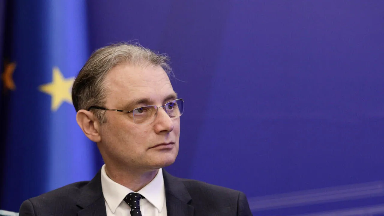 Luca Niculescu se întâlnește luni cu guvernatorul BNR, Mugur Isărescu. Premierul are, tot luni, și o întâlnire cu reprezentanții mediului de afaceri
