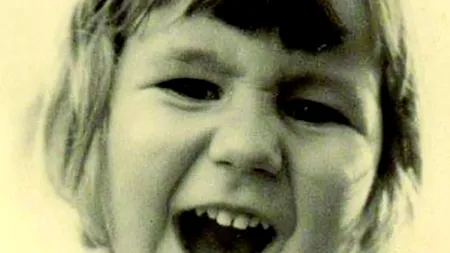 Îl recunoști? Năzdrăvanul din fotografie este acum un ÎNDRĂGIT prezentator din România