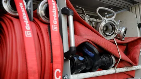 Incendiu puternic într-un sat din județul Suceava. Pompierii au intervenit cu cinci autospeciale