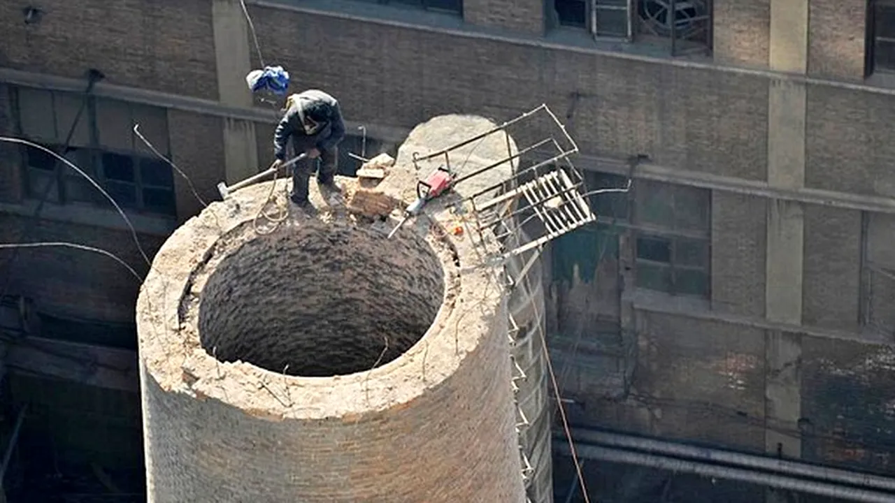 Muncă de chinez. Un om, un ciocan și o misiune aproape imposibilă