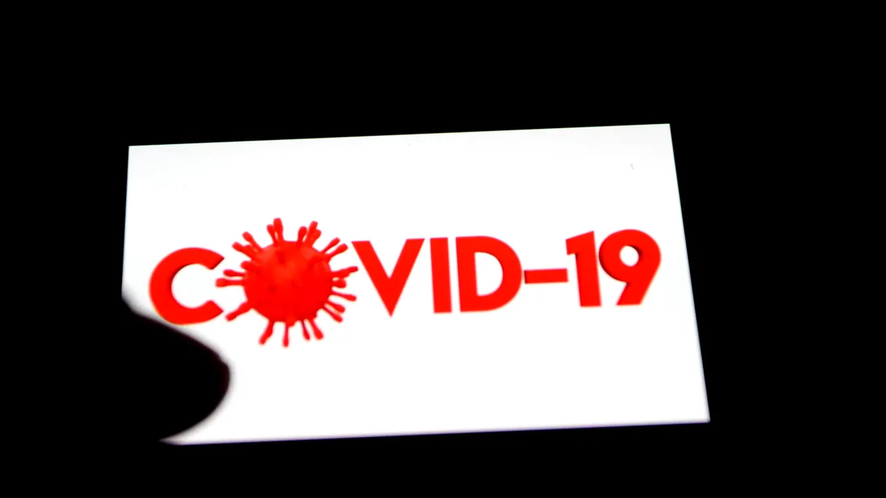 Varianta Eris a COVID-19, prezentă în România. Dr. Adrian Marinescu: „Avem mai multe internări decât înainte”