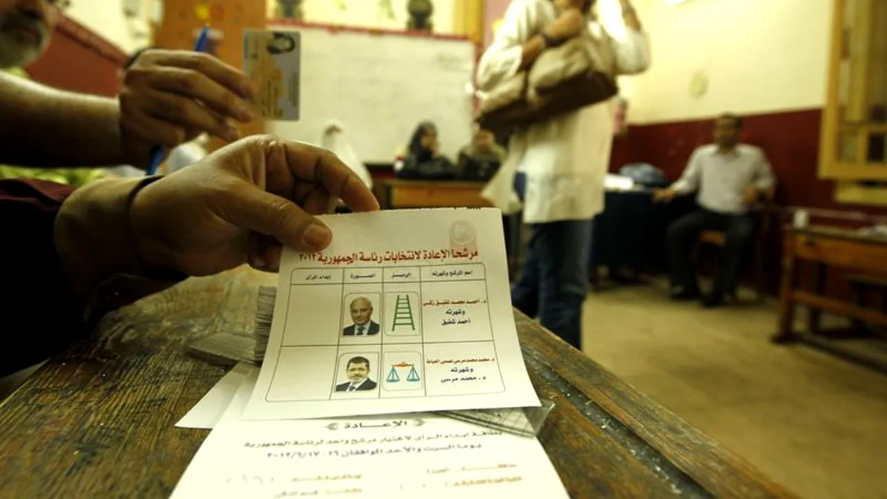 ALEGERI PREZIDENȚIALE ÎN EGIPT, a doua zi a turului doi. Egiptenii au de ales între un regim islamic și un reprezentant al fostei puteri