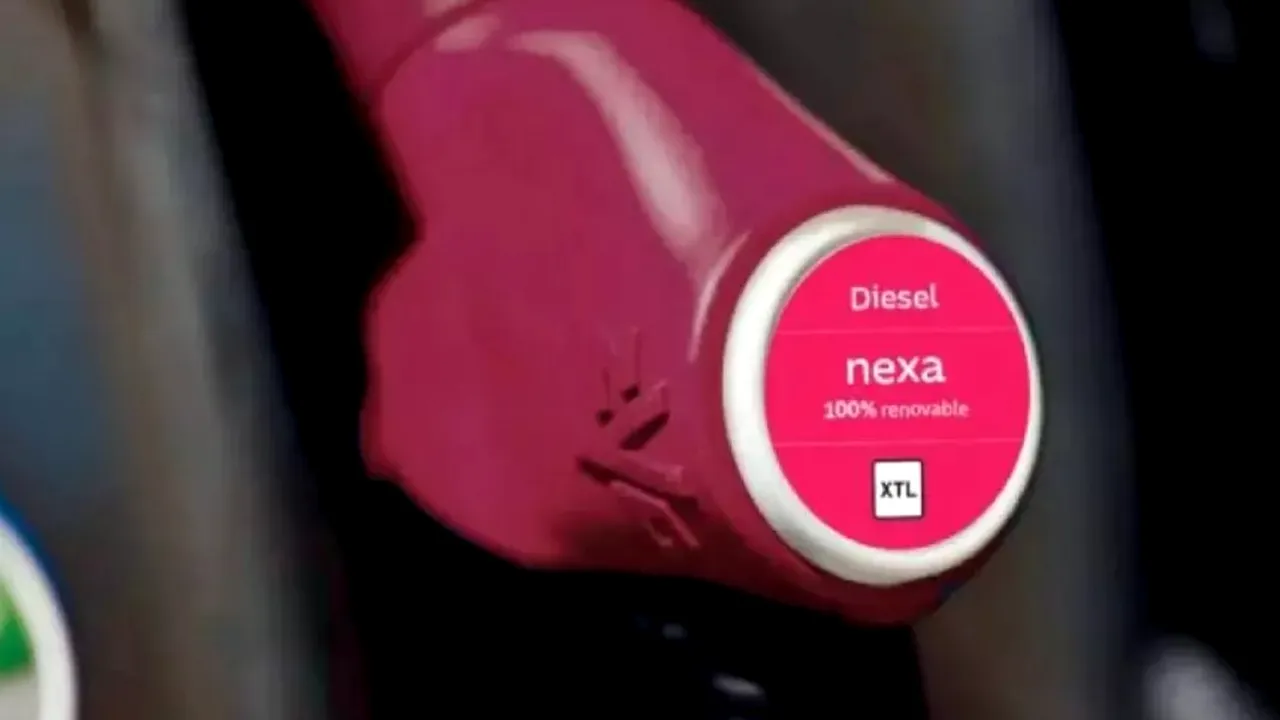 Pompa care i-a bulversat pe șoferi în benzinării. Este un nou tip de combustibil și are culoarea roz