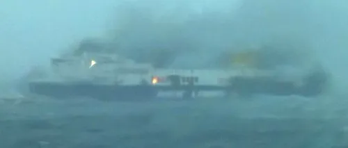 Feribot în flăcări, naufragiat în largul Greciei. Românca aflată la bord a fost salvată. UPDATE