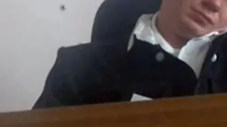 VIDEO. Un judecător din Rusia și-a dat demisia după ce a fost filmat dormind la un proces