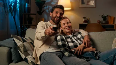 Vârsta la care tinerii se declară fericiți a crescut la 35 ani. Relațiile, eșecurile la școală, stresul și viața online sunt de blamat