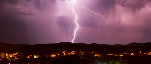 Meteorologii anunță furtuni puternice cu grindină în România. Cod galben de ploi în mai multe județe