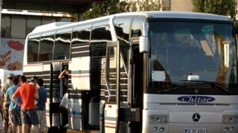 Jumătate din turiștii români merg în vacanță cu autocarul
