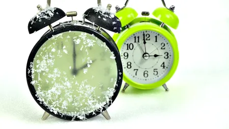 România trece în această noapte la ora de vară. Ora 3.00 devine ora 4.00