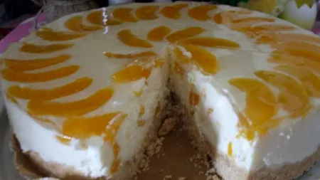 REȚETĂ. Cum să prepari rapid TORT DE IAURT CU PIERSICI