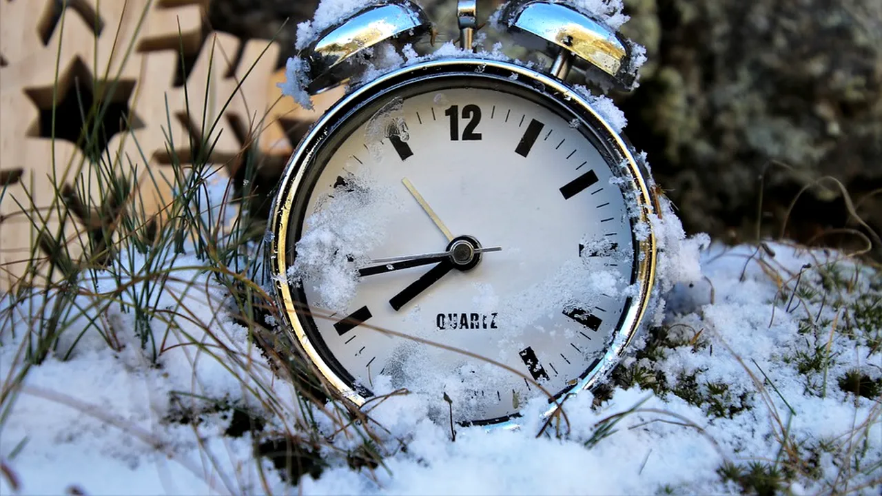 EXCLUSIV. Cum ne afectează trecerea la ora de iarnă starea de sănătate. Psiholog: „Schimbarea vine pe un fond agitat”