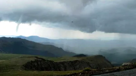 Una dintre cele mai înalte tornade din lume s-a produs în urmă cu câteva zile. GALERIE FOTO