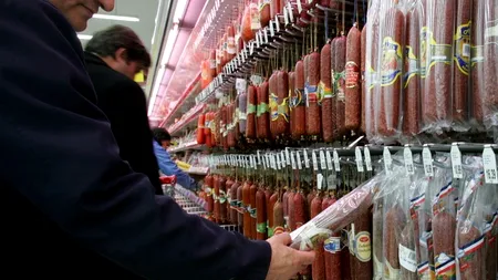 BILANȚUL controalelor ANPC: amenzi de 370.000 de lei și aproape o tonă de mezeluri retrase definitiv de pe piață