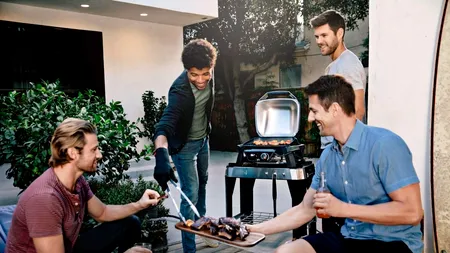 Chiar dacă e iarnă, răsfață-ți familia sau prietenii cu preparate delicioase, gătite perfect pe un grătar electric premium de interior (P)