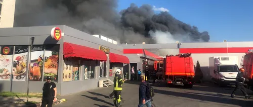 ALERTĂ. Incendiu puternic la două hale din București | VIDEO