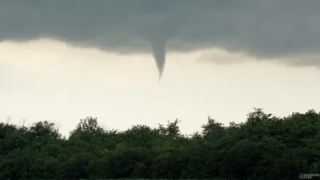 VIDEO| Cod roșu de furtuni în Ilfov. Început de tornadă, surprins la nord de București