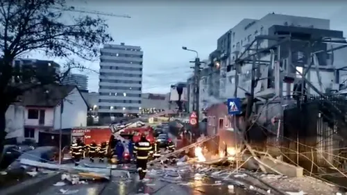 Noi detalii despre explozia de la pensiunea din Cluj, unde o persoană şi-a pierdut viaţa. Vecinii simţeau miros de gaz în zonă de mai multe zile