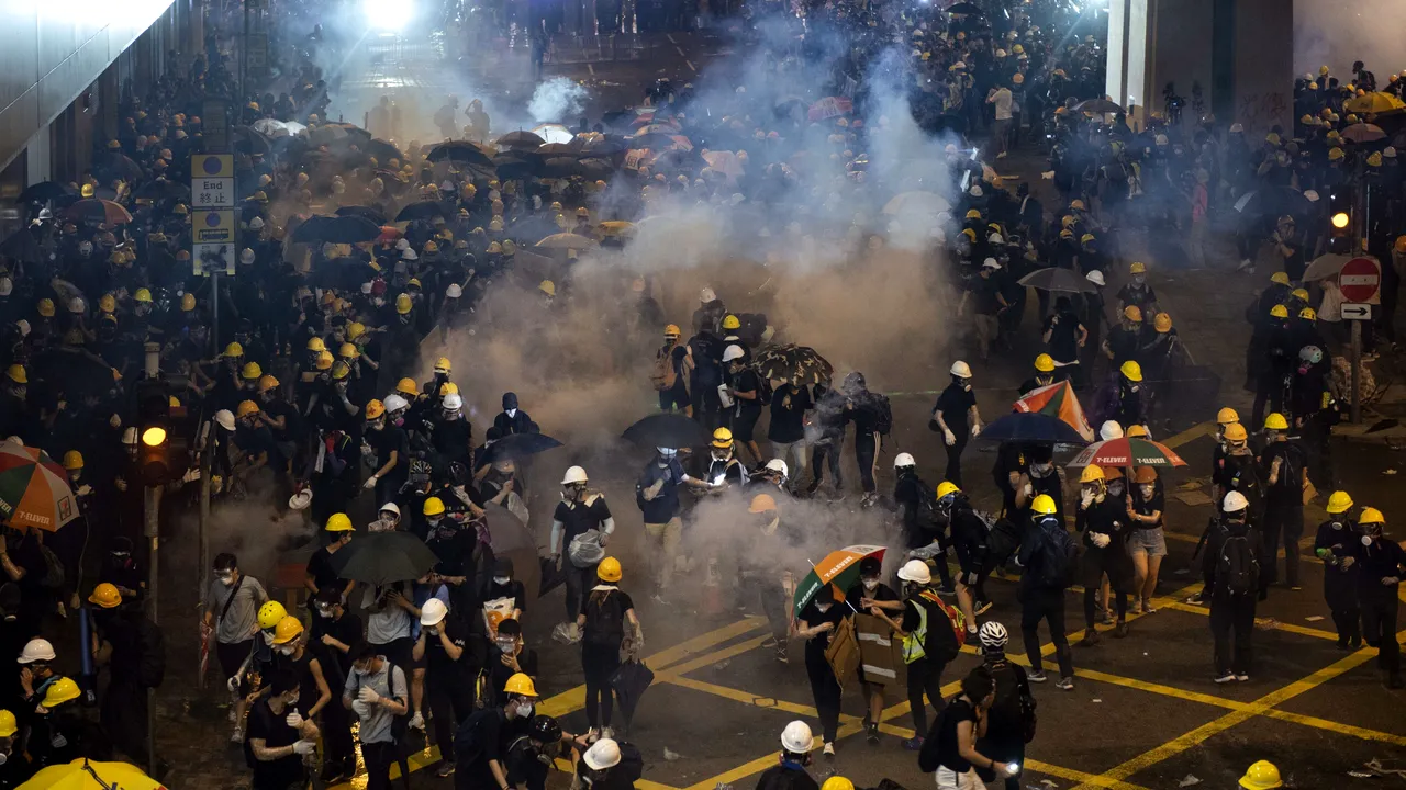 Jurnalistul german amendat la mitingul din Piața Victoriei a câștigat procesul cu jandarmeria 
