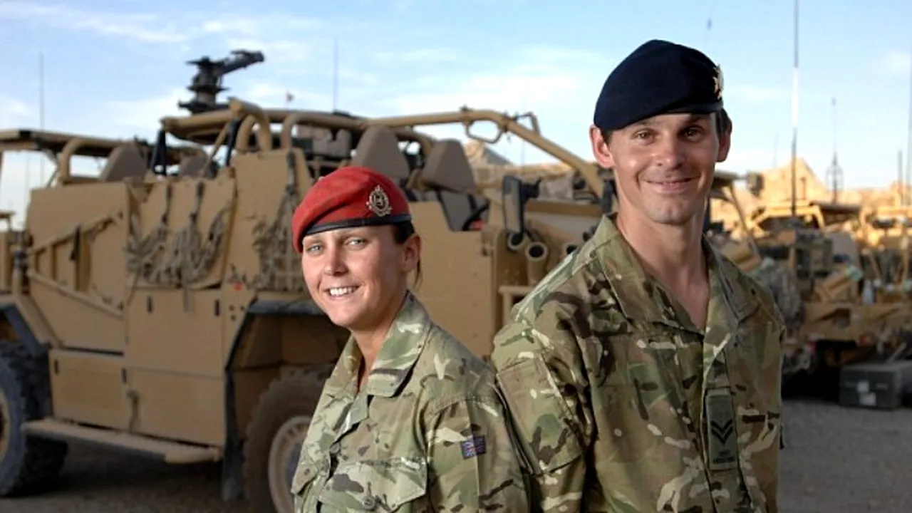 Frate și soră, camarazi pe frontul din Afganistan