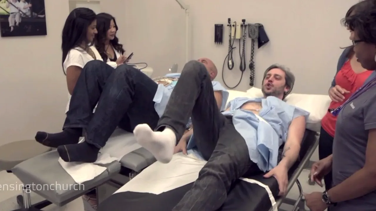 VIDEO. Doi bărbați au vrut să demonstreze că femeile exagerează când vorbesc despre durerile nașterii. Lucrurile nu au mers așa cum se așteptau